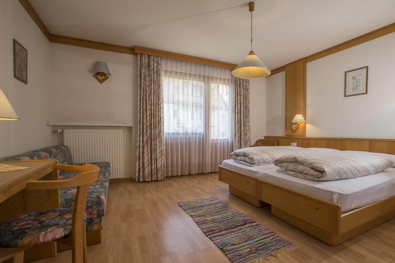 Garni Appartments Helvetia Frühstückspension Niederdorf